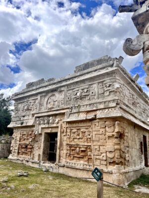 Chichen-Itza-pyramide-archeologique-image