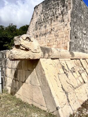 Archeologique-Chichen-Itza-pyramide-maya-image