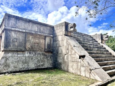 Ruines-pyramide-maya-Chichen-Itza-image