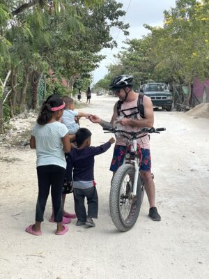 village-maya-bike-enfants-image