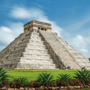 chichen itza kukulcan pyramide image